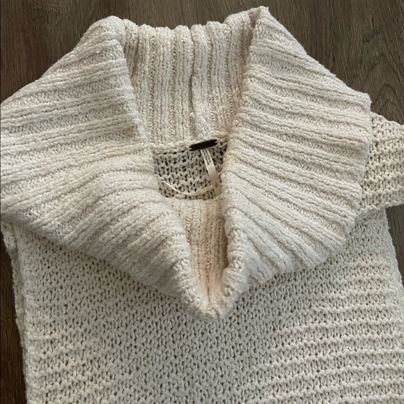 Free People Ivory Comb Turtleneck. - Picture 12 of 16